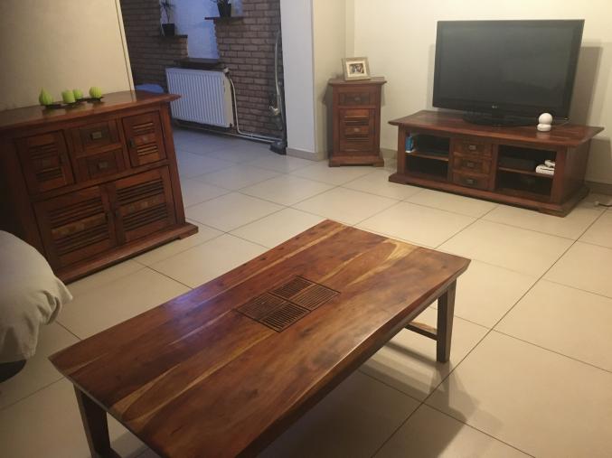 Salle à manger et salon en bois d’acacia 