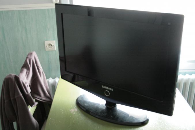 TV Samsung LCD 26"