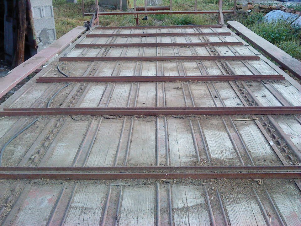 REMORQUE AGRICOLE POUR TRANSPORTER DU BOIS EN TRES BON ETAT