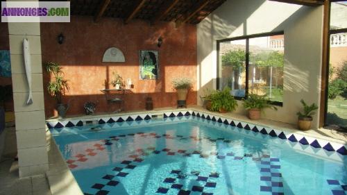 Location Saisonnière avec Piscine Couverte & chauffée