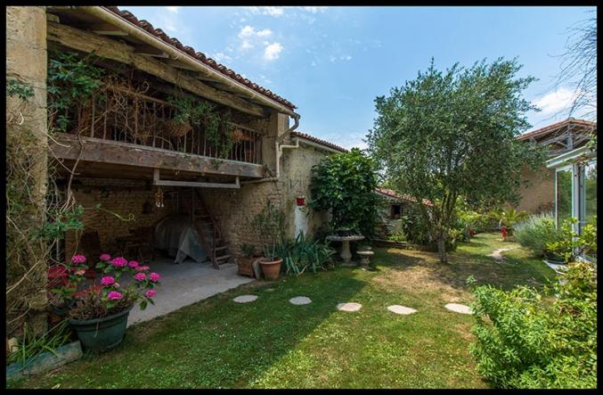 Maison 240 m2 + dépendances sur terrain divisible de 2698 m2