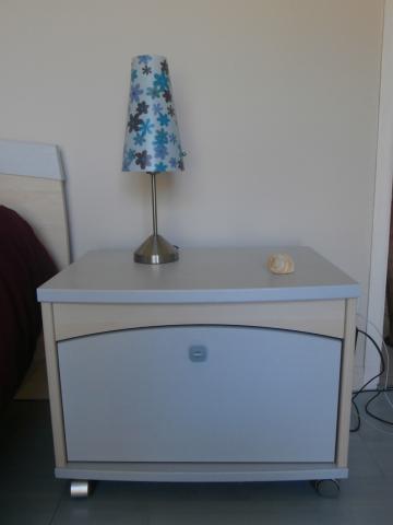 Lit et chevet enfant