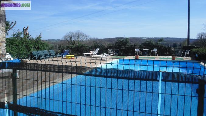 Village de gites, piscine, snack-bar, aire de jeux, mini golf...