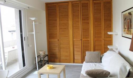 Très Beau Studio à Paris 11