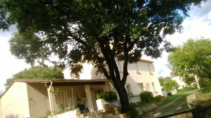 Grande MAISON  dans un cadre de verdure