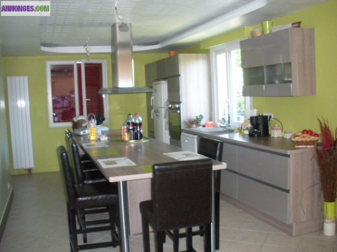 Maison dans village boisee