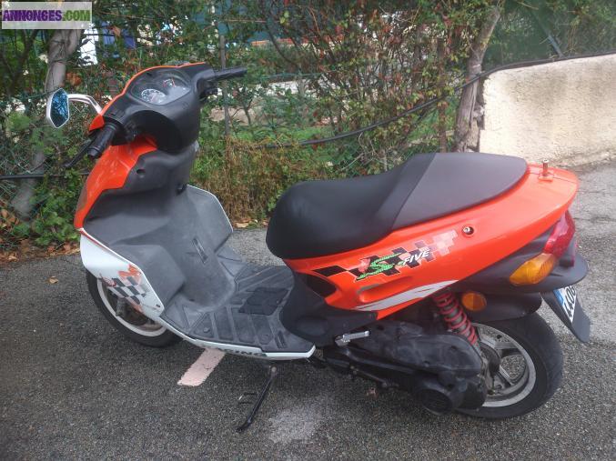 Scooter Daelim S-Five