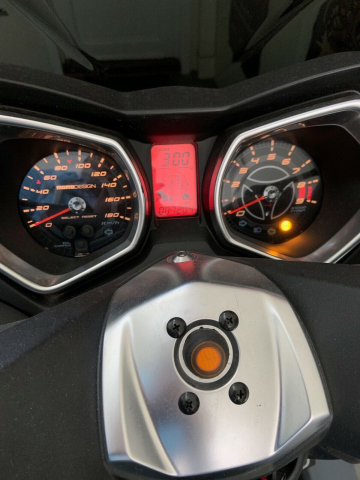 SCOOTER XMAX 400 ABS MOMO DESIGN