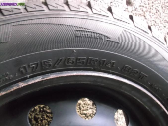 Vends pneus neige avec jantes