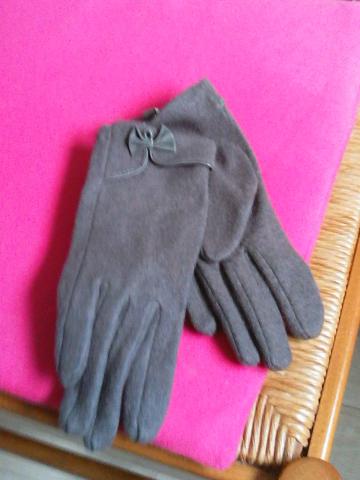 Jolie paire de gants neuve.