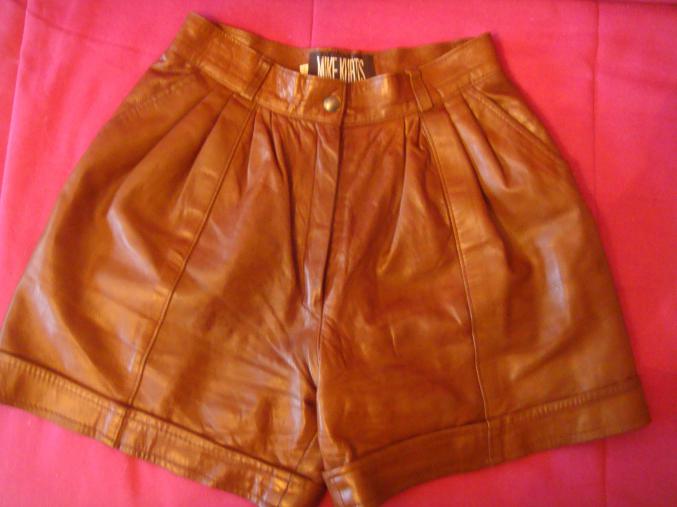 Short en cuir Mike Kurtis taille 40