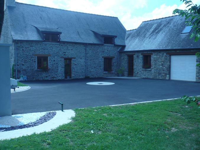 Grande maison en pierre