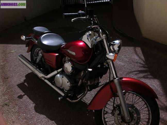 MOTO HONDA SHADOW 125 ROUGE 1800 €