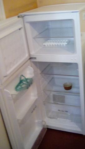 Réfrigérateur-congélateur en haut-sous garantie