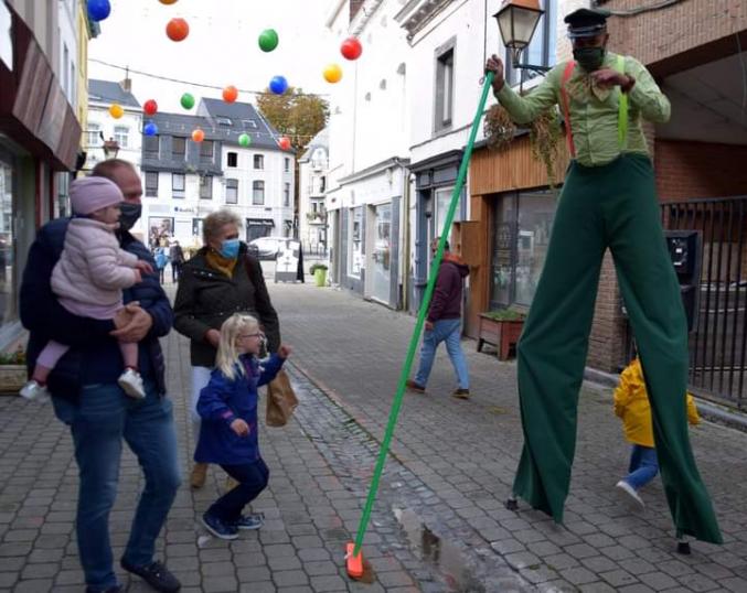 Spectacle de clown, artiste de rue, statue vivante, faux serveur pour égayer vos fêtes