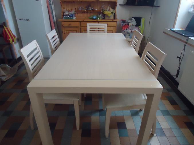 Ensemble table et chaises