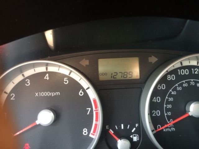 Excellent hyundai accent rouge à vendre ! Négociable.