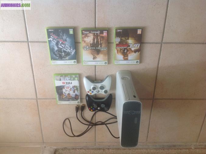 Xbox 360 + 4 jeux + 2 manettes