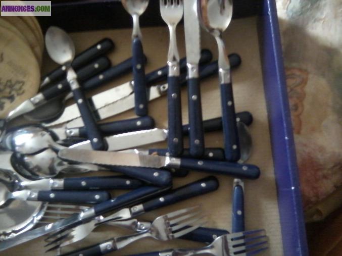 Menagere  neuve   manche bleu marine