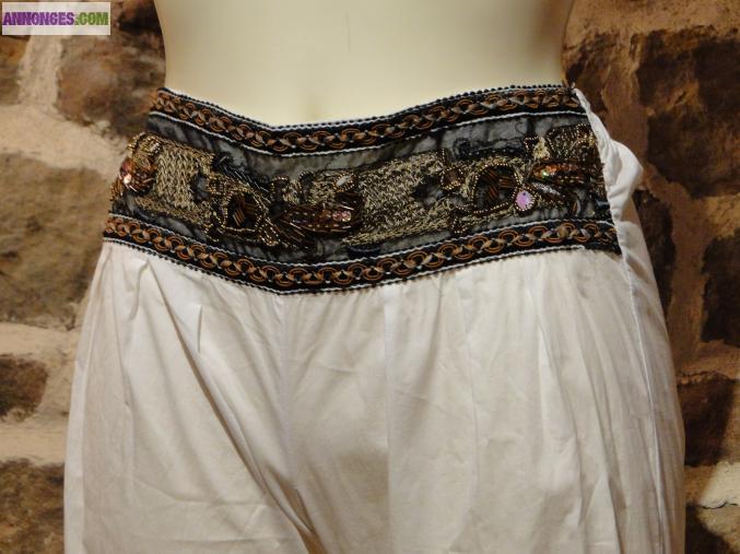 VÊTEMENT FEMME: SUPERBE PANTACOURT T2 / NEUF avec ETIQUETTE