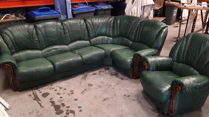 Vends canapé d'angle en cuir vert