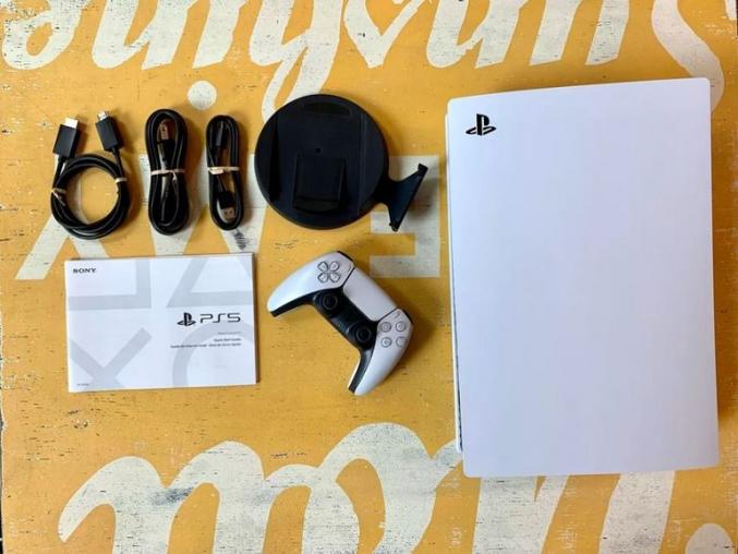 PS5 - Console Sony PlayStation 5 Edition Standard avec 2 manettes DualSence neuf scellé avec facture et garantie.