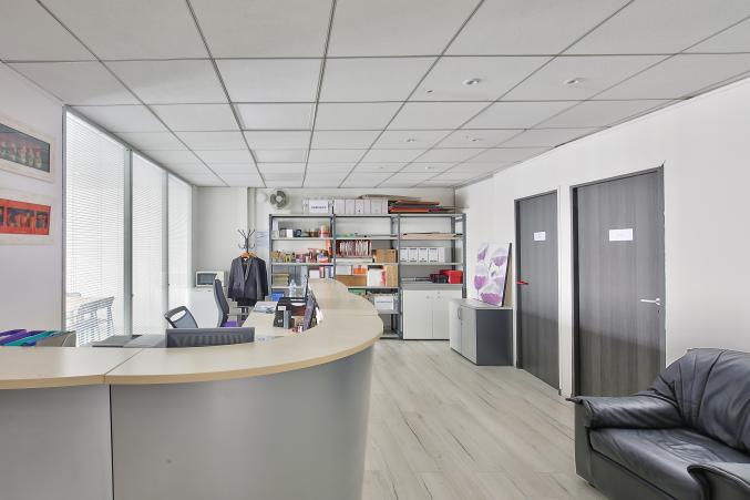 Bureau tout équipé en centre-ville