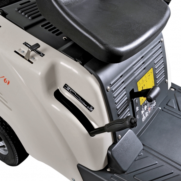 Tondeuses autoportées Béal NPBR065/61 Rider ramassage arrière Garantie 2 ANS Neuf servi 2 Heures