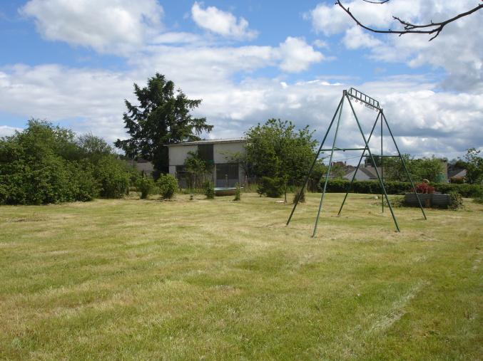 Maison sur 3900 m2 de terrain avec Dépendance de 50m2