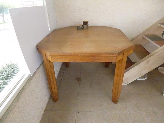 Petit meuble et sa table