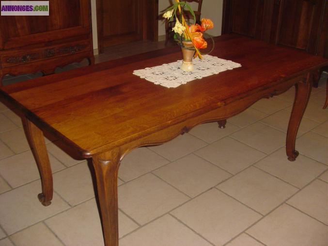 Salle à Manger : buffet, table, chaises