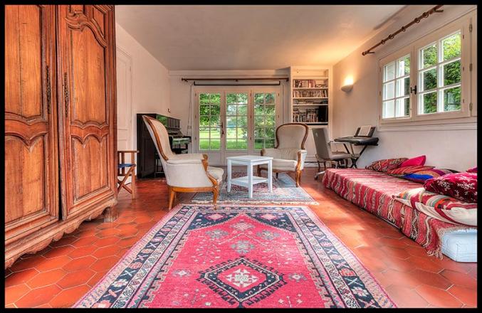 Maison avec court de tennis sur grand terrain divisible