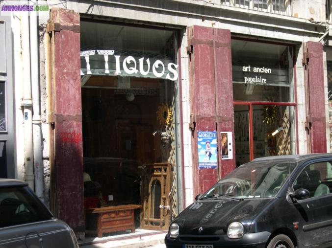 MURS de COMMERCE ou de BUREAU à Vendre à GRENOBLE à/c Halles Ste CLAIRE et Office du Tourisme.