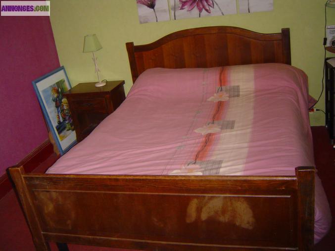 Bois de lit et table de nuit