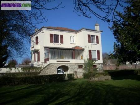 Propriété avec parc.