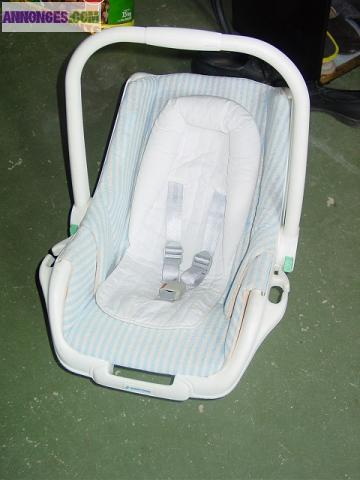 Maxi cosy et son reducteur tissus= 15 euros