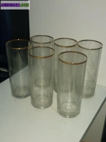 Lot d'assiettes et verres liseré doré