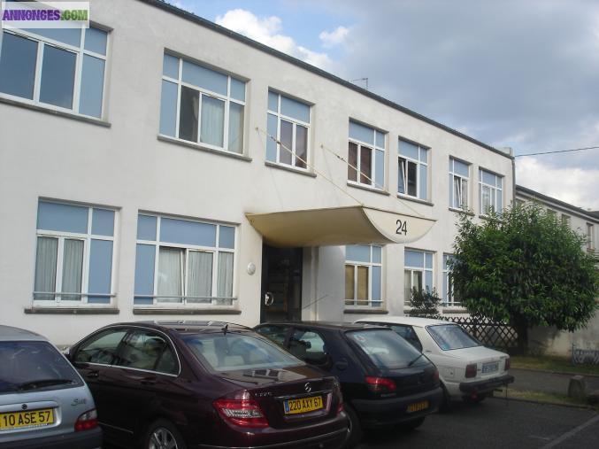 BEAU STUDIO MEUBLE NEUDORF A 380 €