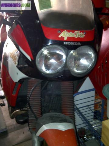 Moto africatwin 750 HONDA RD04 