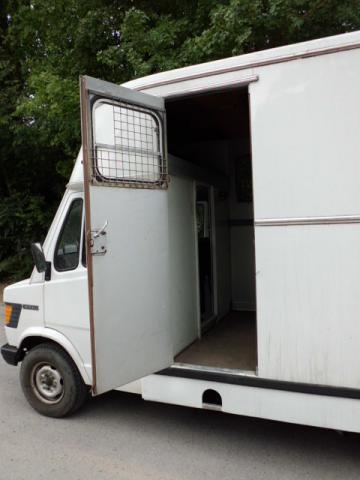 Camion VL Mercedes 309 diesel 5 cylindres