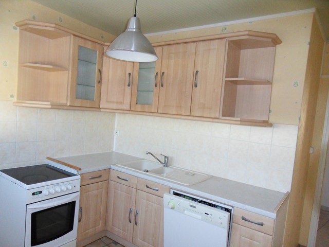 Bourges, F4 72m² (3 ch)  525€ résid. M. SEMBAT libre de suit