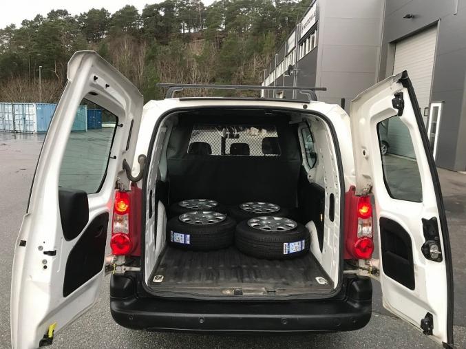 Voiture de travail fiable, solide et populaire