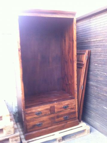 Armoire en pin massif