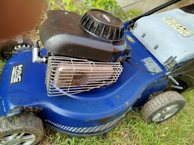 Tondeuse et scarificateur 