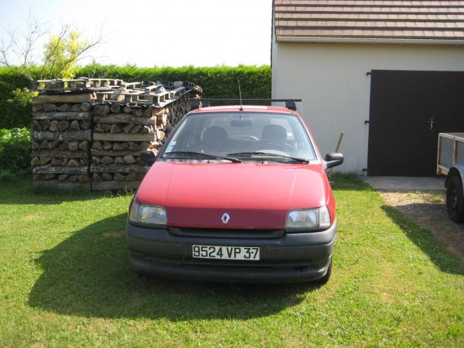 Clio 1 avec crochet attelage