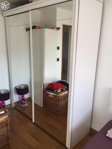 Grand placard porte coulissantes avec miroirs