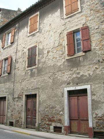 Maison mitoyenne en pierres