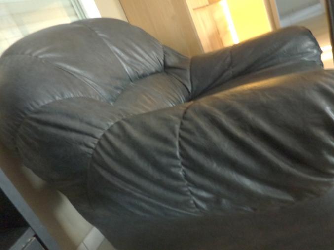 2 fauteuils gris anthracite simili cuir
