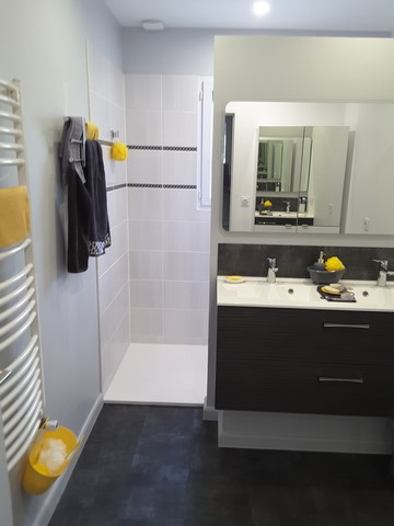 Pavillon rénové sur  terrain paysagé