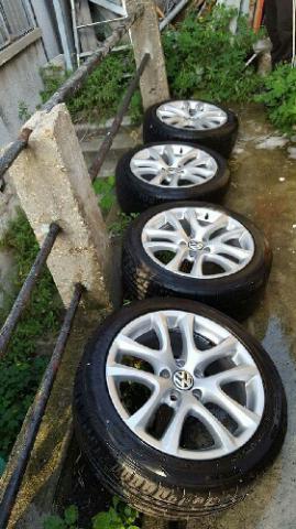 4 PNEUS VOLKSWAGEN EN BON ETAT